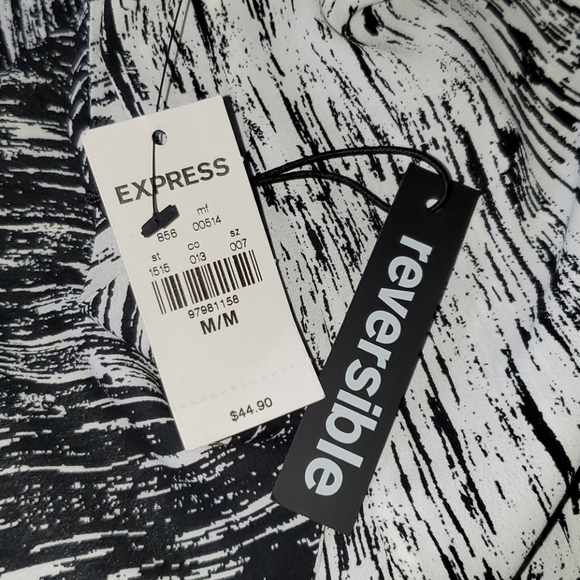 Express Barcelona Cami Reversible Black/White Top - Picture 14 of 15